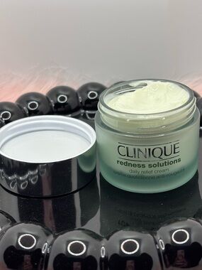 Clinique Redness Solutions Daily Relief Face Cream With Probiotic Technology